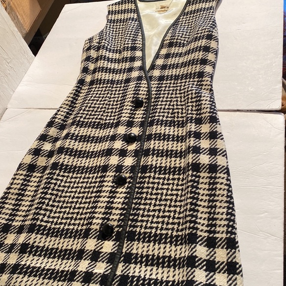 Vintage sleeve less buttons up dress - Picture 3 of 8